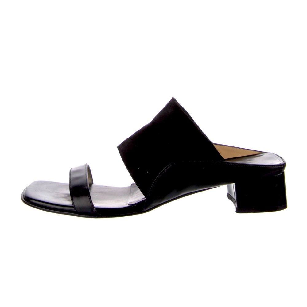 Salvatore Ferragamo black leather sandals SZ 8.5. EUC